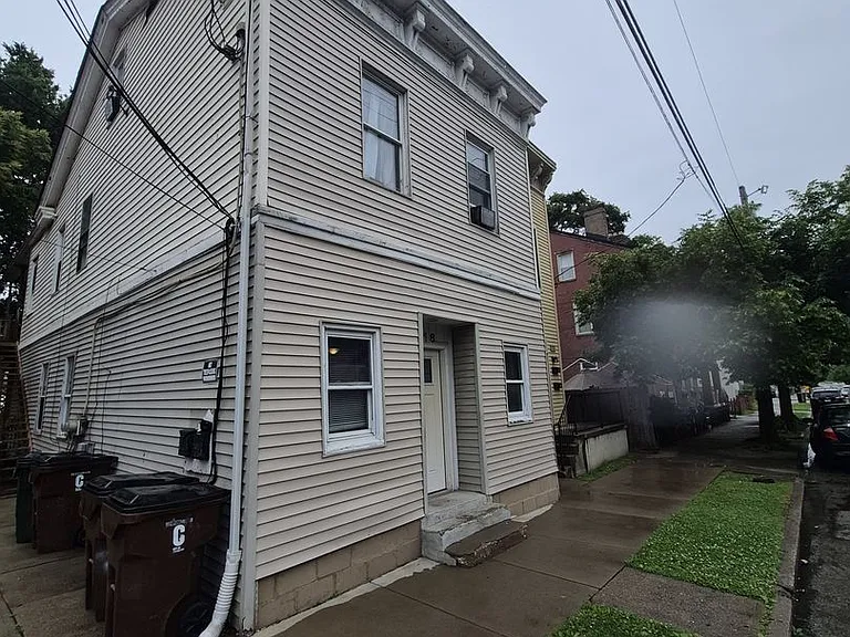 218 E 12th St — Photo 11