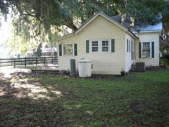 3rd image of 112 Commercial Ave E