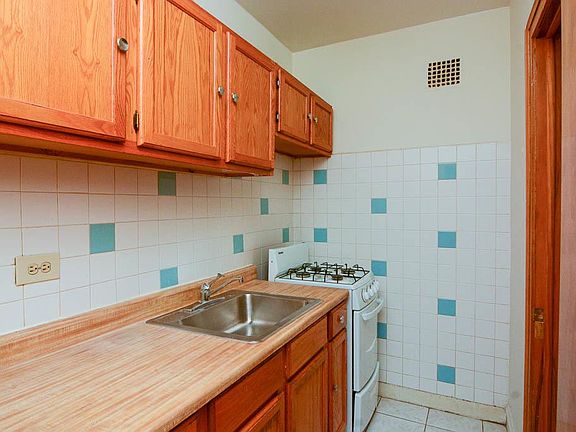 3rd image of 5301 N Ashland Ave APT 107