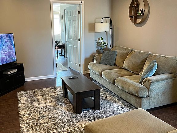 Living room w/furnishings