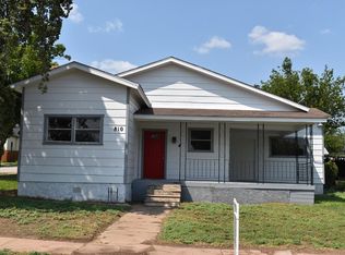 810 N 7th St, Ballinger, TX 76821