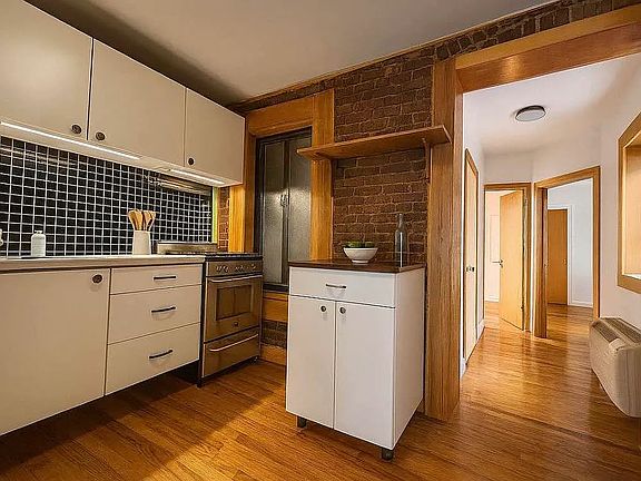 3rd image of 1399 Pacific St APT 4