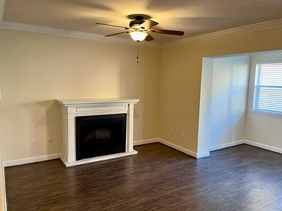 2nd image of 104 Laguna Villa Blvd