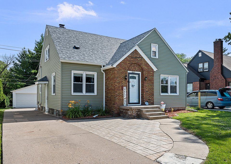 1st image of 802 27th Ave