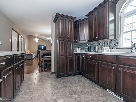 5th image of 65 Orchard Crest Dr