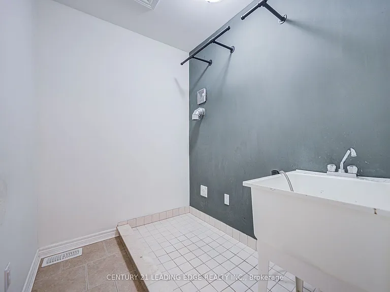 124 College St #9 — Photo 17