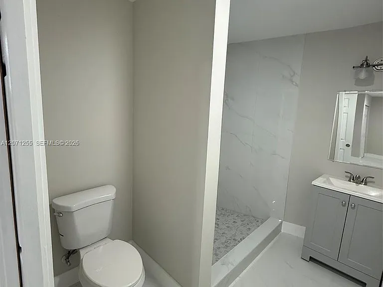 17690 NE 19th Ave — Photo 14
