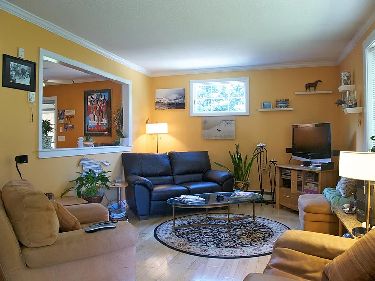 Bedford Dr — Photo 9