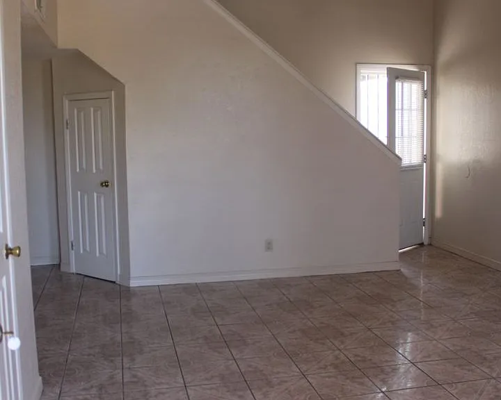 10936 Whitehall Dr — Photo 3