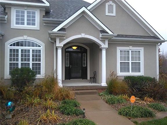 3rd image of 4004 Bennington Dr