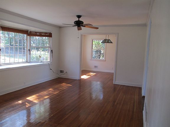 Living Room w/bay window