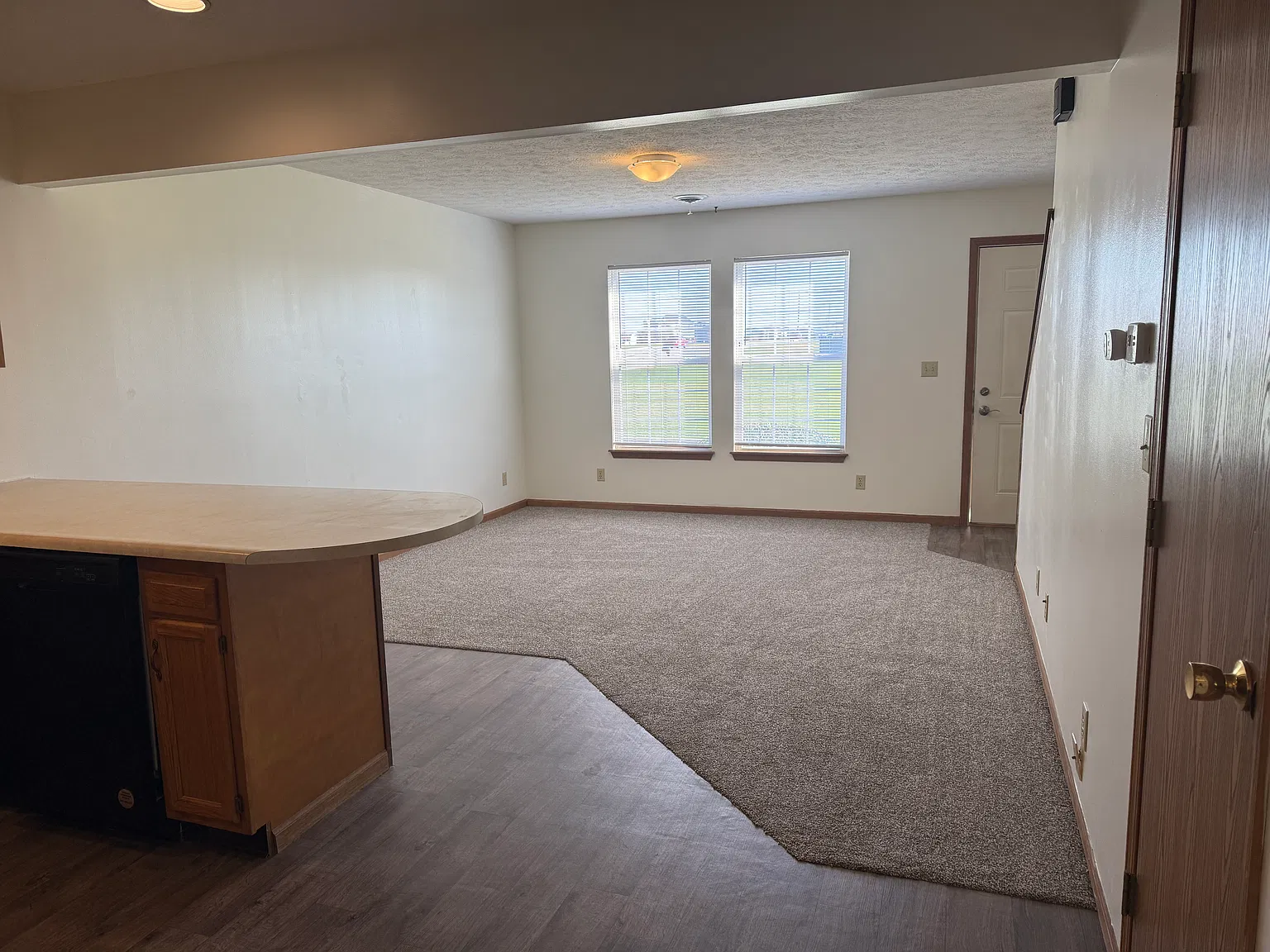 2 bed, 1.5 bath, 1350 sqft, $1,000 — Photo 2