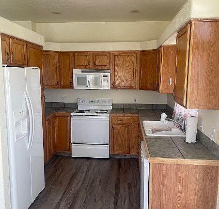 2nd image of 187 E Poppy Ln