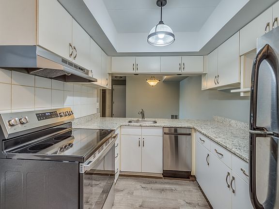 5th image of 7505 175th St Unit 122