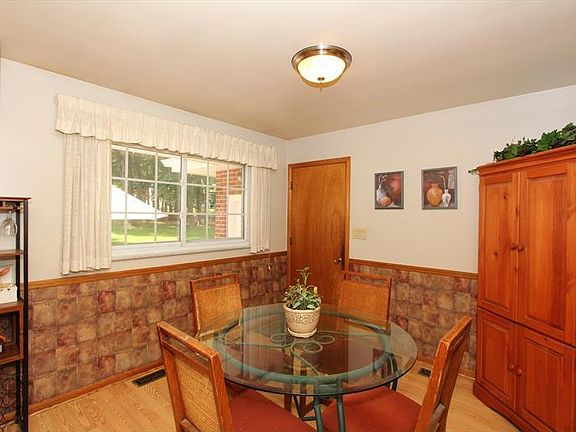 5th image of 491 Moorewood Cir