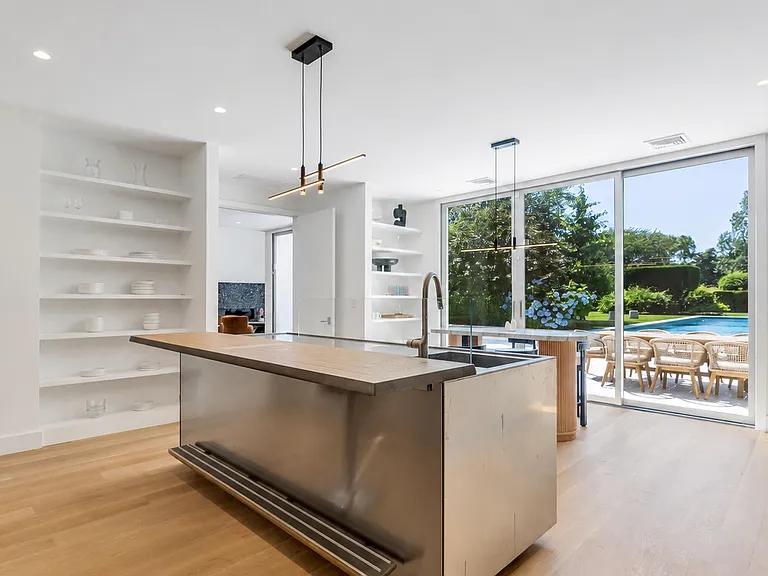 191 Montauk Hwy — Photo 13