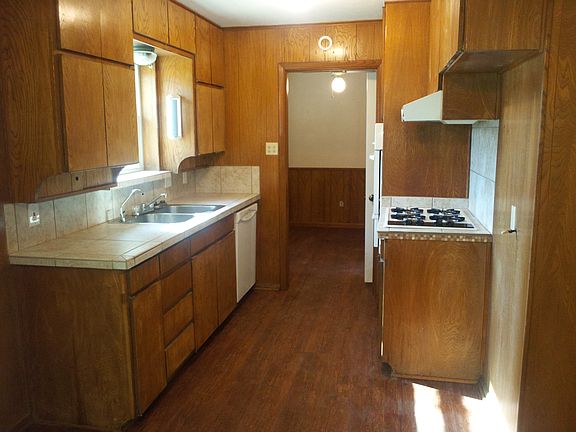 2nd image of 725 Oakwood Ave
