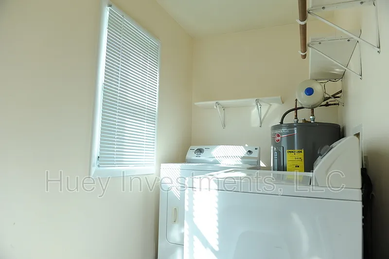 3 bed, 2.0 bath, 1200 sqft, $1,650 — Photo 3