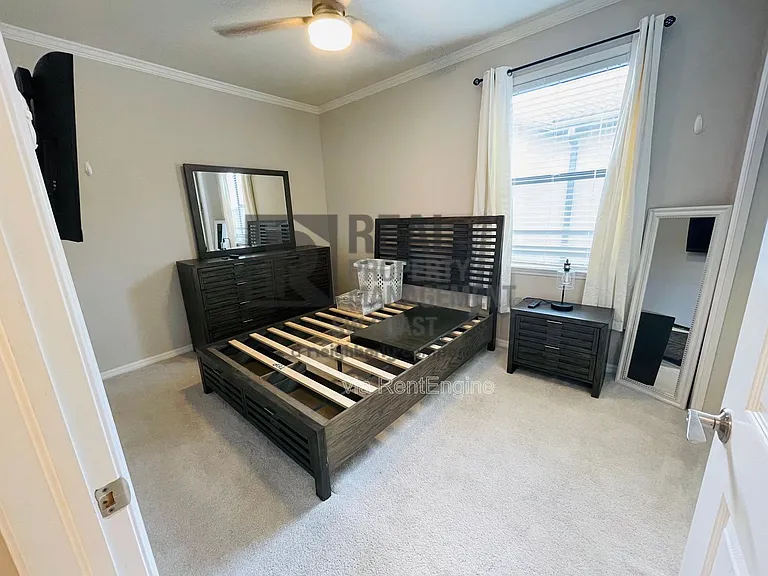 10900 Glenhurst St — Photo 3