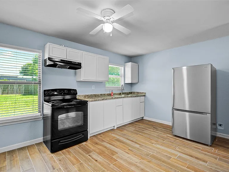 8921 Oak Knoll Ln — Photo 21