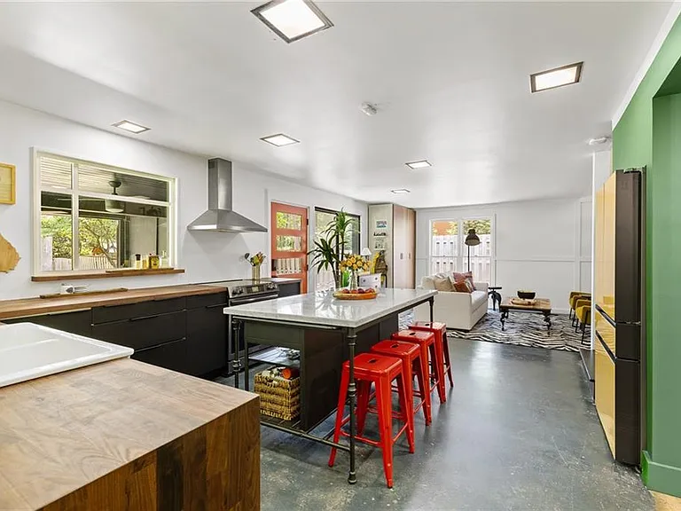 3252 W Roxboro Rd NE — Photo 18