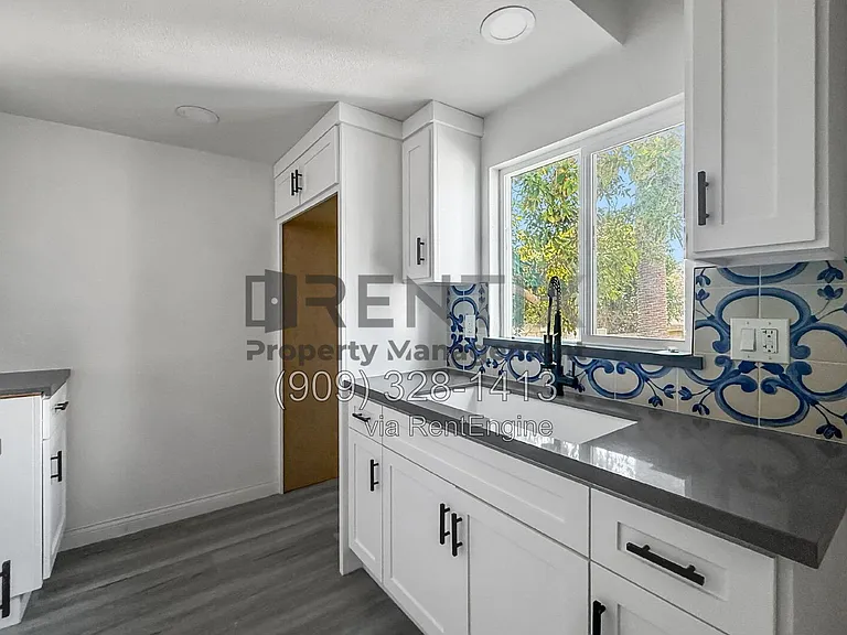 1923 Junipero Ave — Photo 5