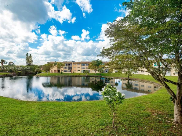 8345 Sunrise Lakes Blvd APT 210, Sunrise, FL 33322