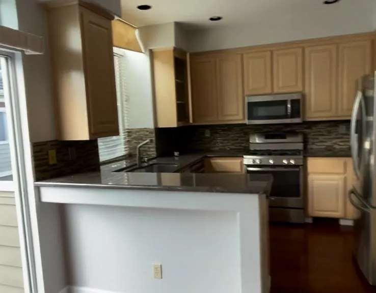 522 Porpoise Bay Ter #B — Photo 3