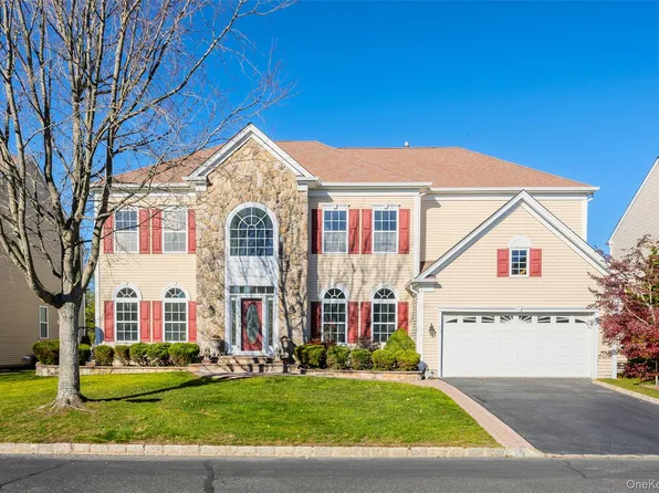 33 Pinehurst Drive, Mount Sinai, NY 11766