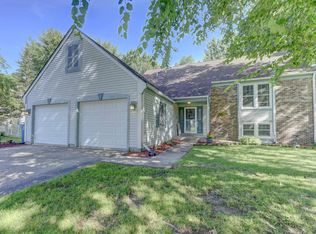 1358 Muscatatuck Dr, Valparaiso, IN 46385