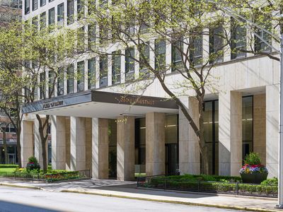 260 E Chestnut St APT 3005, Chicago, IL, 60611