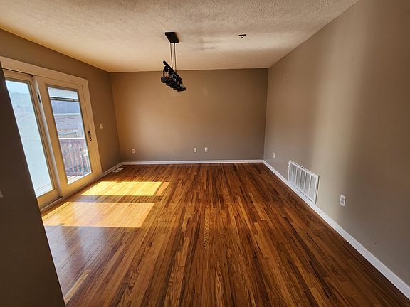 4th image of 206 Plumpurdy Dr #1