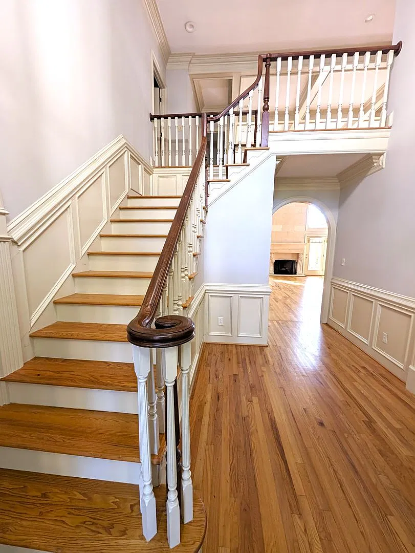 Piper Glen! Luxury 5 Bedroom Home! — Photo 3