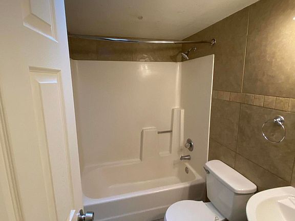 5th image of 2825 N Estrella Ave #3