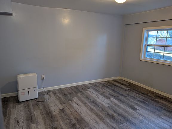 3rd image of 306 E 8th St SW