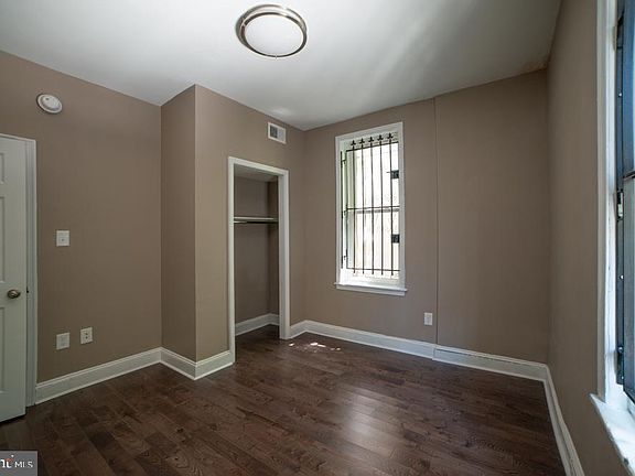 3rd image of 1418 W Diamond St #1