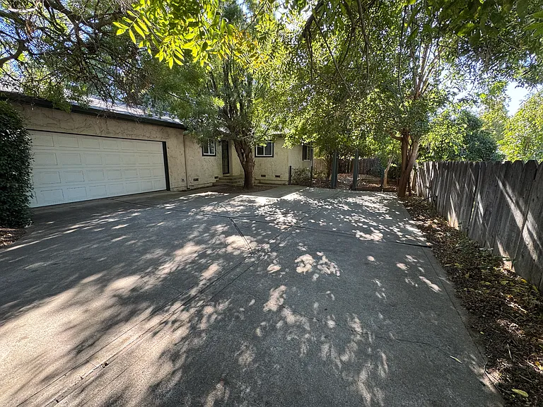 1022 Linden St #2 — Photo 16