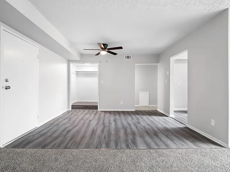 Heights Garden Apartments — Photo 11