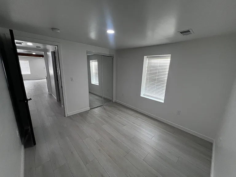 2363 S Decatur St #B — Photo 18