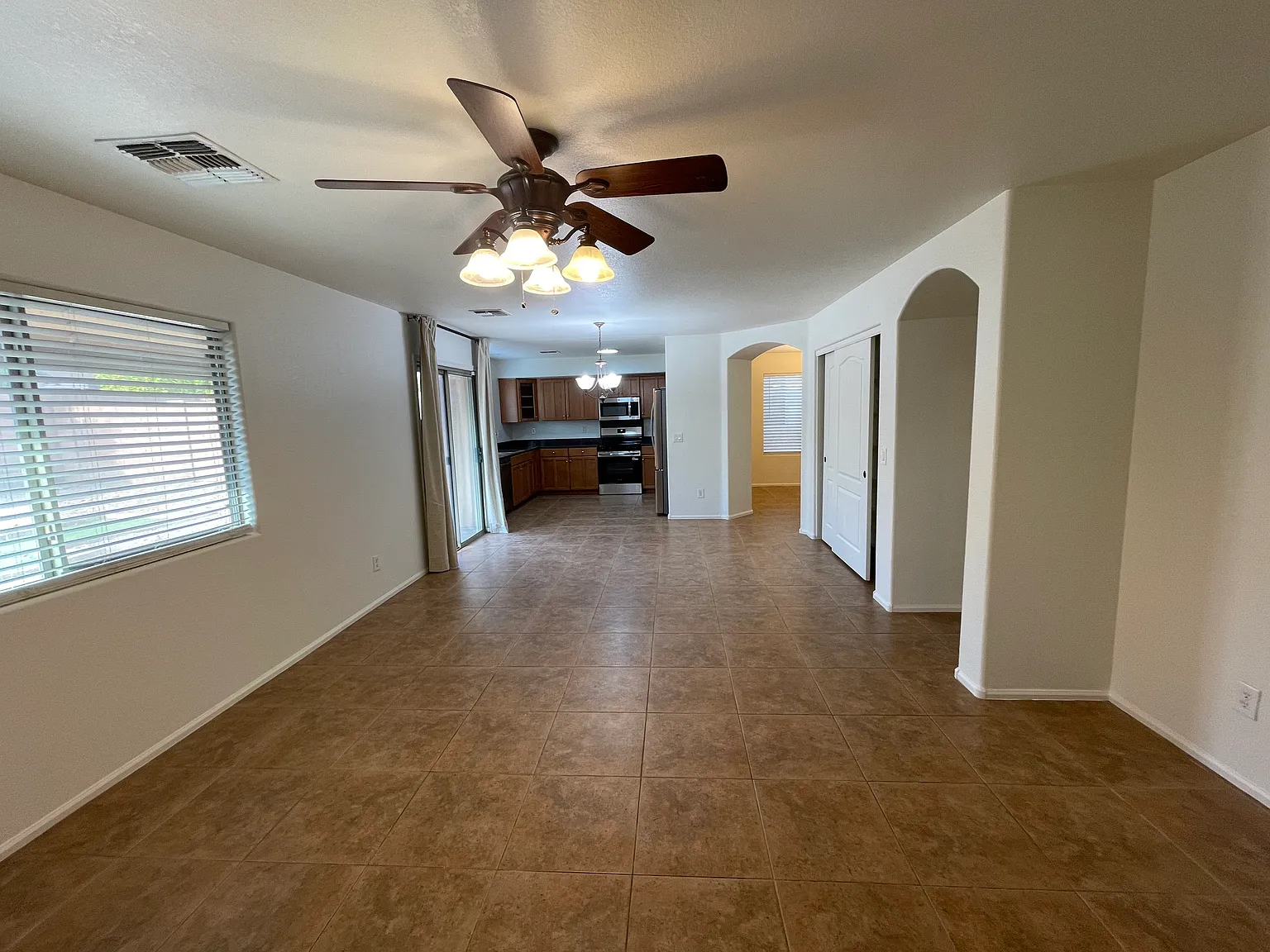2422 W Via Dona Rd — Photo 3