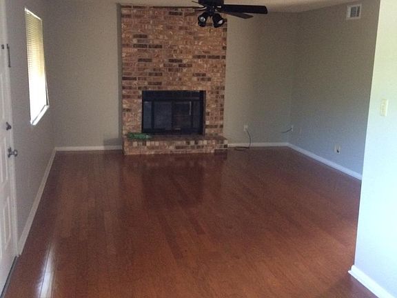 Living Room with fireplace