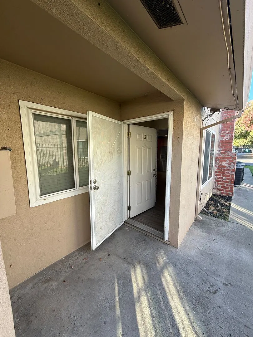 2 bedroom | 1 bathroom | Updated unit in Lemon Hill — Photo 3