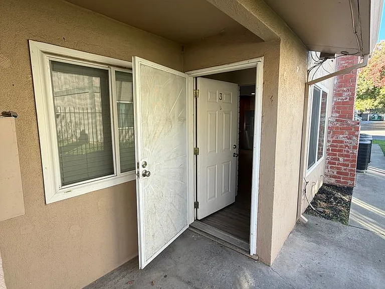 5619 42nd Street — Photo 2