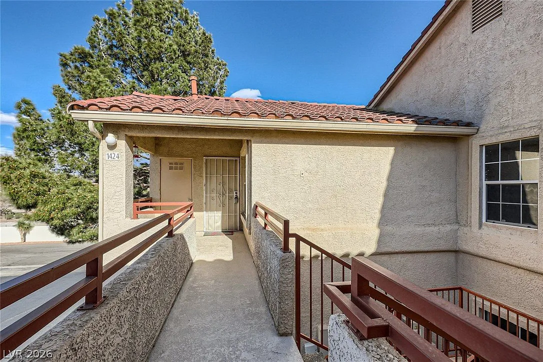 2 bed, 2.0 bath, 1019 sqft, $1,300 — Photo 2
