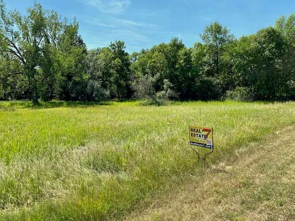 Kays St, Devils Lake, ND 58301