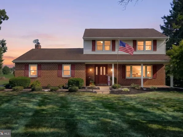 1990 Brian Ln, York, PA 17404