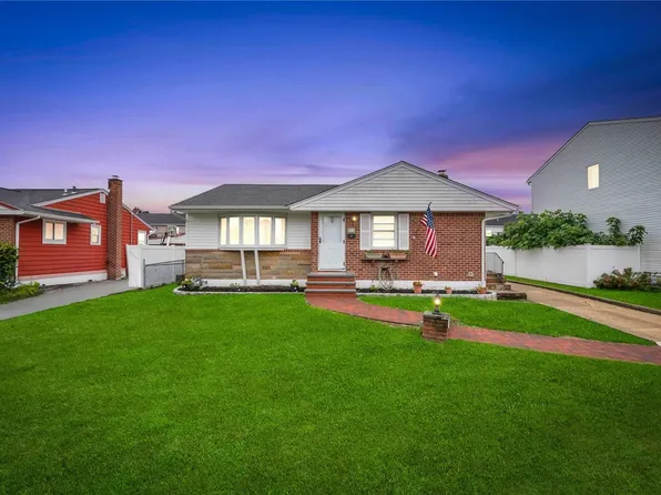 14 Buckner Avenue, Hicksville, NY 11801