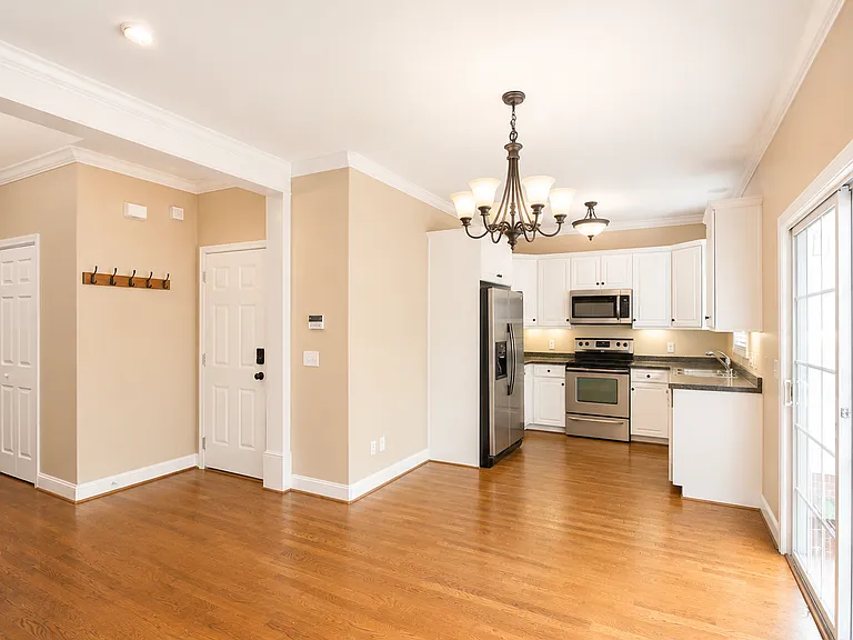 112 Saint James Pl — Photo 8