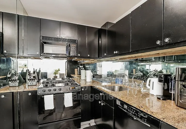 620 Peachtree St NE #901 — Photo 3
