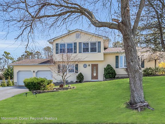 2nd image of 215 Woodberry Dr